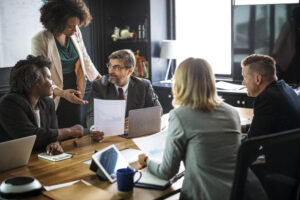 O cotidiano dentro de uma empresa e as rotinas do trabalho contribuem para desenvolvimento das metas e estratégias organizacional.